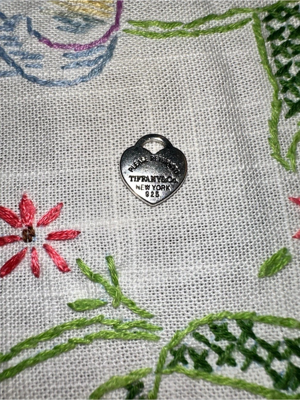 Tiffany & Co. Return to Tiffany Heart Tag Charm. Silver Heart Charm - Picture 5 of 7